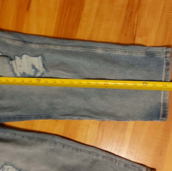 Ladies' Arizona Jean Co Mildly Distressed Denim - Picture 11 of 16
